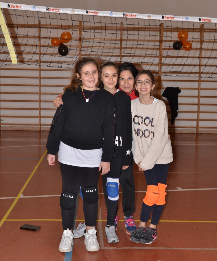 L'allenatrice con alcune pallavoliste